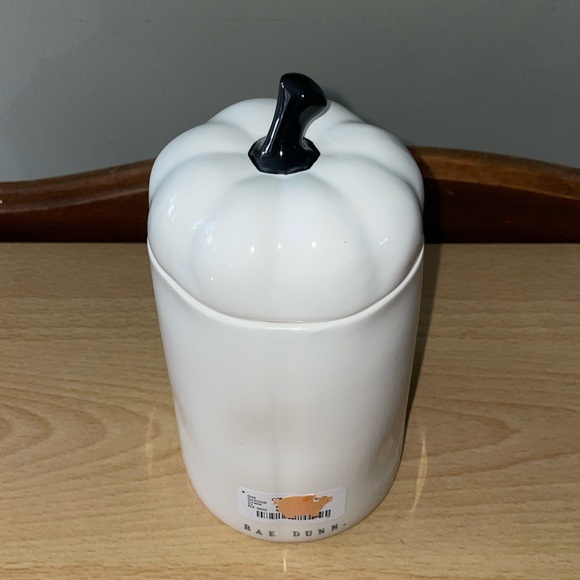 Rae Dunn PUMPKIN LOVE Candle with Pumpkin Topper - Picture 6 of 9